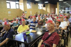 丁字湾街道“别样生日会 暖心陪伴”长者集体生日会
