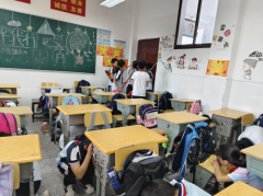 反恐防暴演练，铸牢安全防线——金月小学校园反恐防暴应急演练