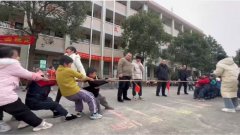 隆回县花门街道石门完全小学拔河比赛