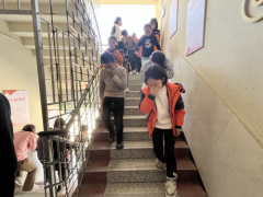 南岳区寿岳中心学校开展消防安全演练