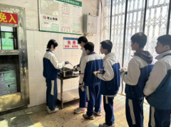 推行家长陪餐，打造满意食堂 —— 衡阳市第十五中学创新食堂管理模式