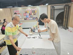 雁峰区先锋街道先锋社区开展“移风易俗新风气 端午书法话清廉”活动