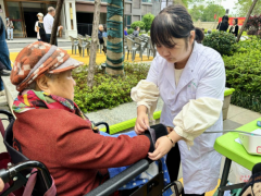 黄茶岭街道开展“弘扬新型婚育文化，共建生育友好社会”“5.29计生协会员活动日”宣传活动