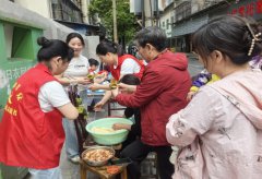 衡阳市石鼓区船山路社区开展“党建引领促共建，端午‘粽’情聚民心”志愿服务活动