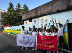 墙为纸汗水为颜料 挥洒青春助力乡村 湖南信息学院艺术学院大学生三下乡走进衡阳县库宗桥镇