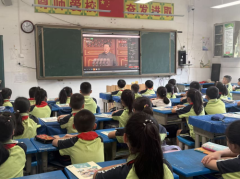 这也是课堂——常宁市新河镇中心学校组织全体师生观看抗战胜利80周年大阅兵