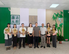 情系杏坛暖金秋 尊师重教谱新篇 —— 岳屏镇开展第41个教师节走访慰问活动