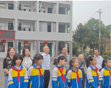 “三送”进校园 温情暖童心