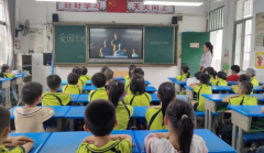 常宁市西江完小：多彩主题班会点燃爱国情怀