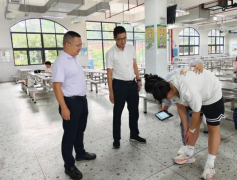 衡阳市妇幼保健院团队赴衡阳市六中开展初一年级新生脊柱侧弯公益筛查